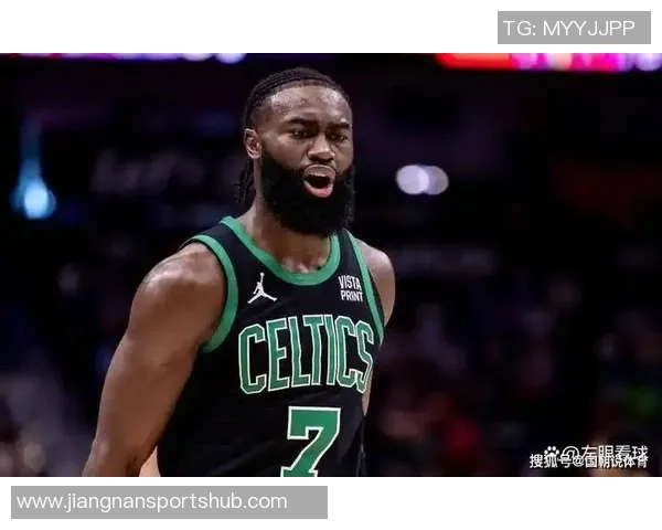 杰伦布朗首节低迷次节回暖上半场狂砍19分展现强大实力